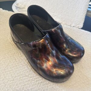 Dansko Professional Patent Leather Petrol Clogs Rainbow Womens EU 42